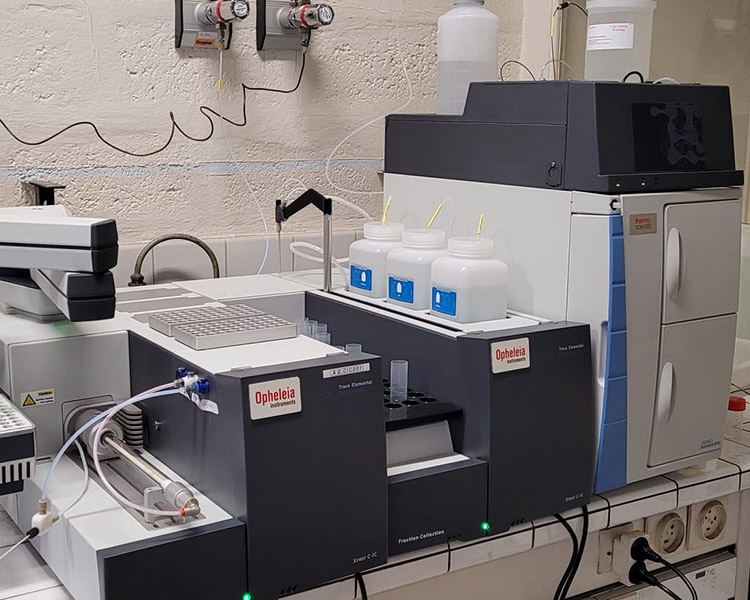 Photo d'un analyseur C-IC (Chromatographie Ionique par Combustion) permettant de détecter les PFAS