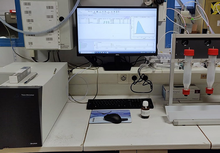 Photo d'un analyseur AOX permettant de mesurer les rejets industriels dans l'eau